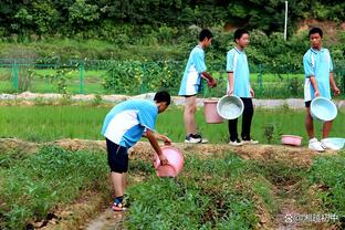 马卡：维尼修斯右腿肌肉不适，可能会缺席几场比赛